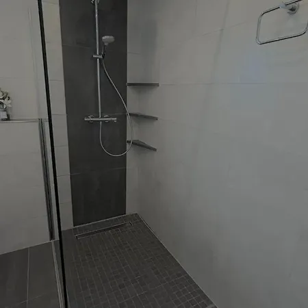 Apartment F B *