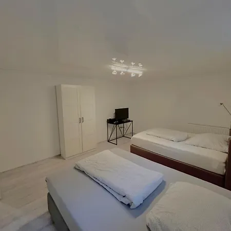 Apartment F B *